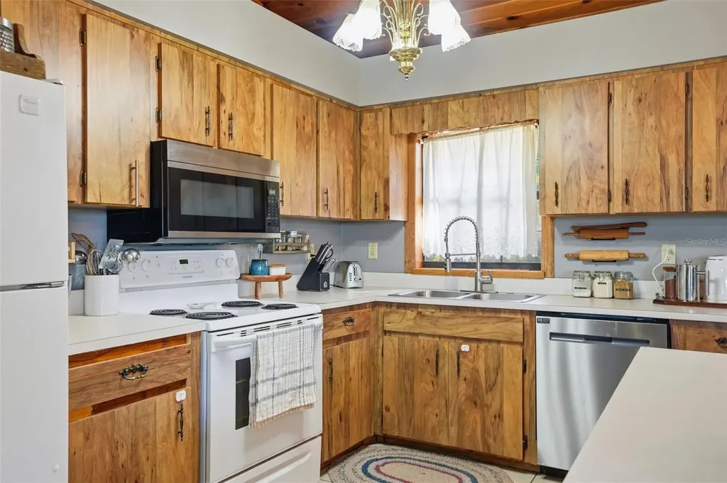 33241 Westwood Drive Dade City FL 33523