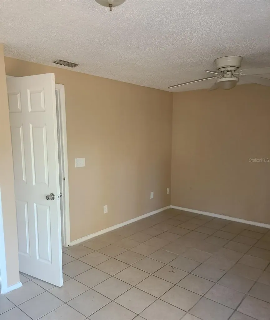 4910 Silver Oaks Village Orlando FL 32808