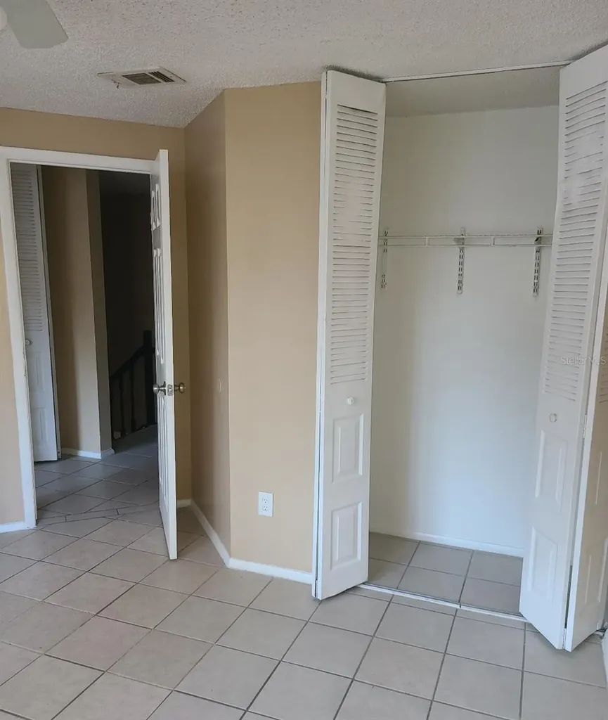 4910 Silver Oaks Village Orlando FL 32808