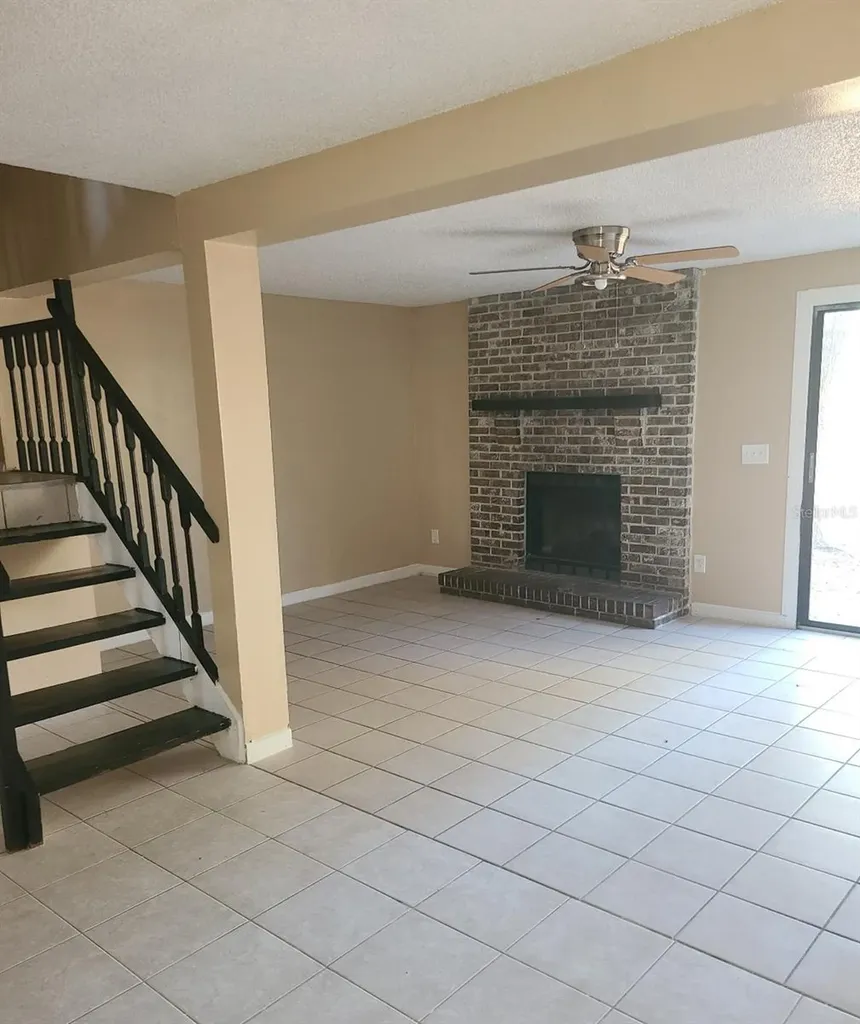 4910 Silver Oaks Village Orlando FL 32808