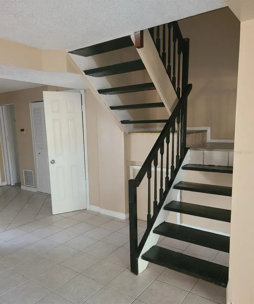 4910 Silver Oaks Village Orlando FL 32808