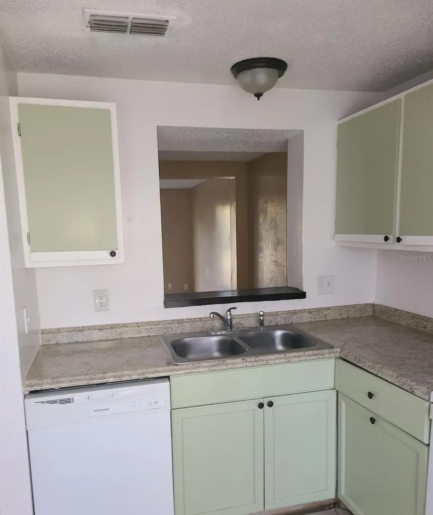 4910 Silver Oaks Village Orlando FL 32808