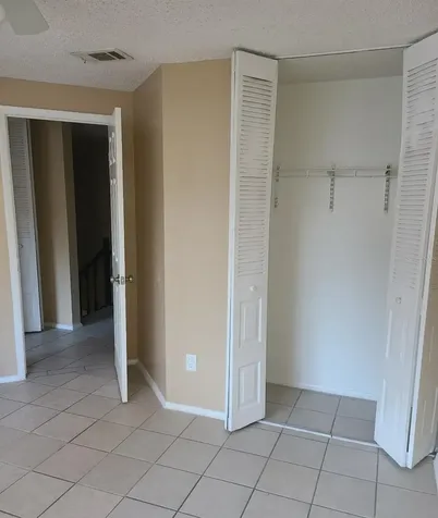 4910 Silver Oaks Village Orlando FL 32808