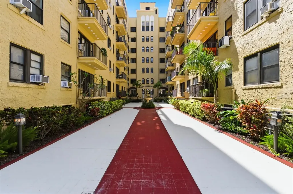 130 4th Avenue N St Petersburg FL 33701