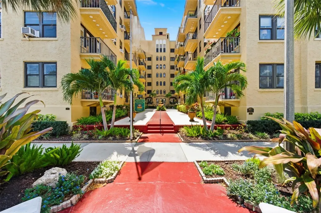 130 4th Avenue N St Petersburg FL 33701