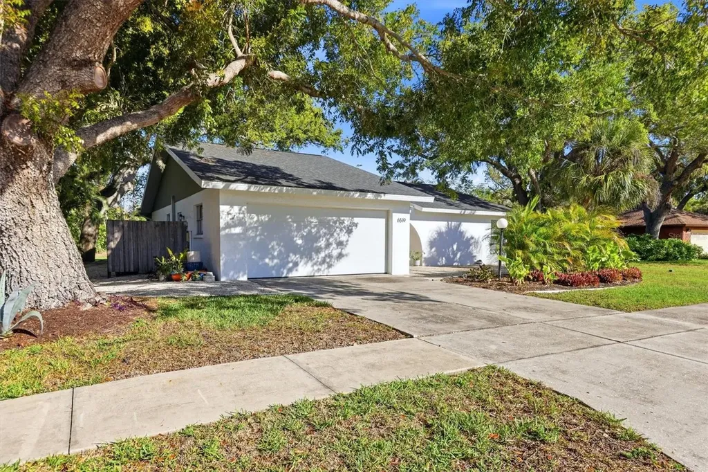 6519 Waterford Circle Sarasota FL 34238