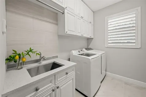 997 Crosswind Avenue Sarasota FL 34240