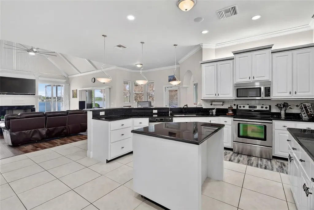 1028 S Lake Mariam Drive Winter Haven FL 33884