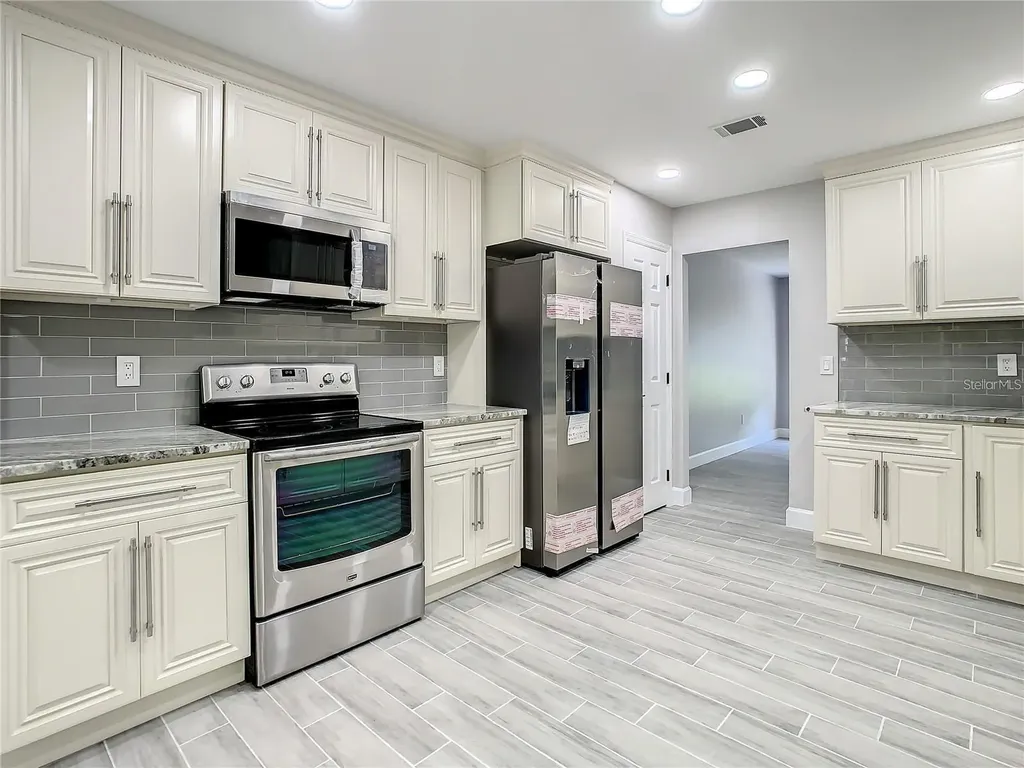 6708 Yardley Way Tampa FL 33647