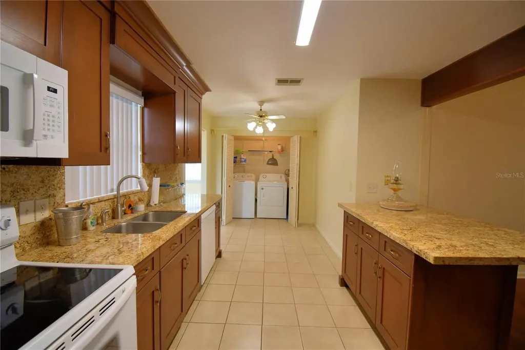 1690 Colonnades Circle N Lakeland FL 33811