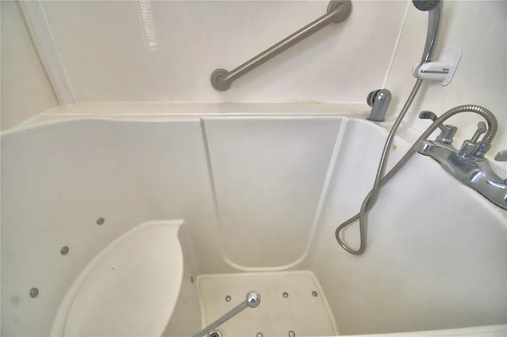 1690 Colonnades Circle N Lakeland FL 33811