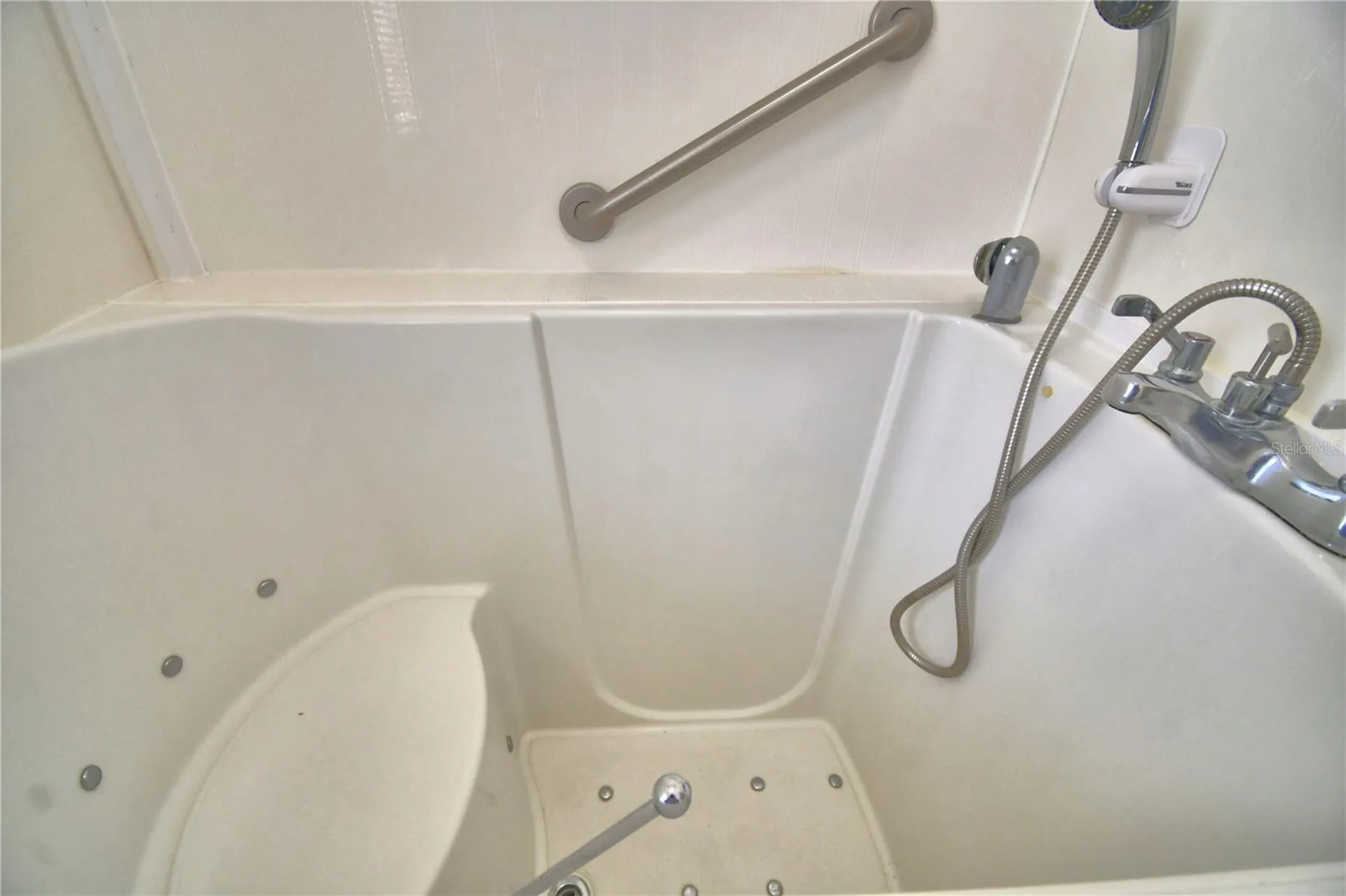 1690 Colonnades Circle N Lakeland FL 33811