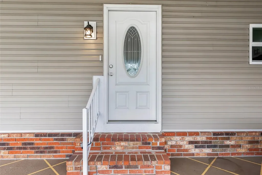 100 Papaya Cove Leesburg FL 34748