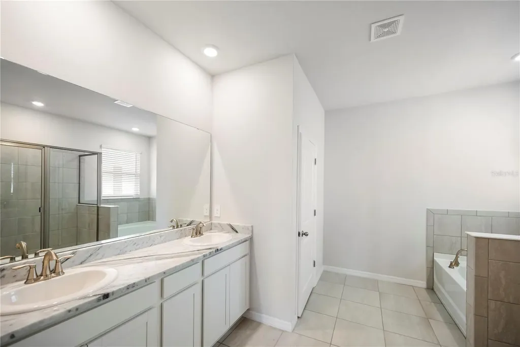 17915 Cantarina Cove Lakewood Ranch FL 34211