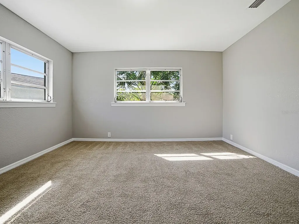 5 Oak Street Yalaha FL 34797