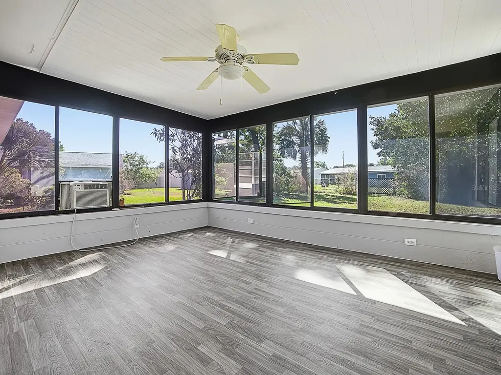 5 Oak Street Yalaha FL 34797