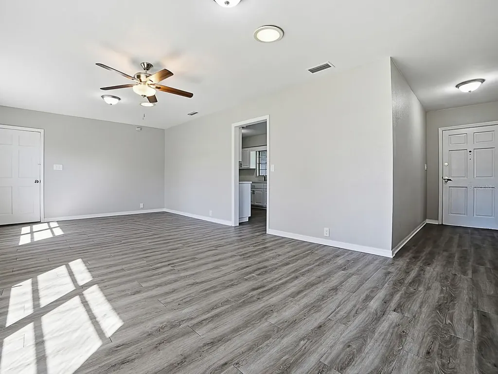 5 Oak Street Yalaha FL 34797