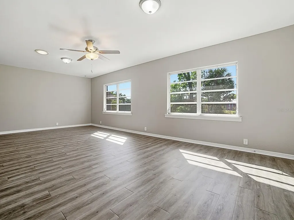 5 Oak Street Yalaha FL 34797