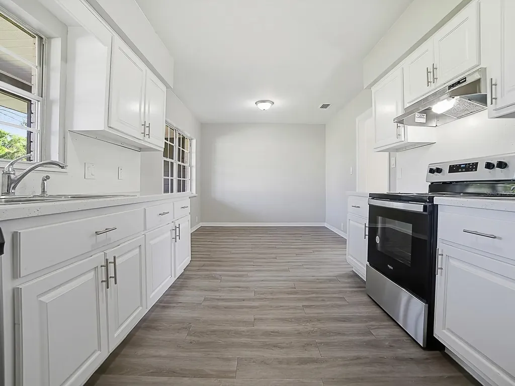5 Oak Street Yalaha FL 34797