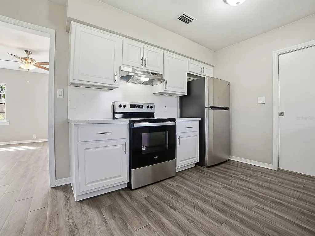 5 Oak Street Yalaha FL 34797