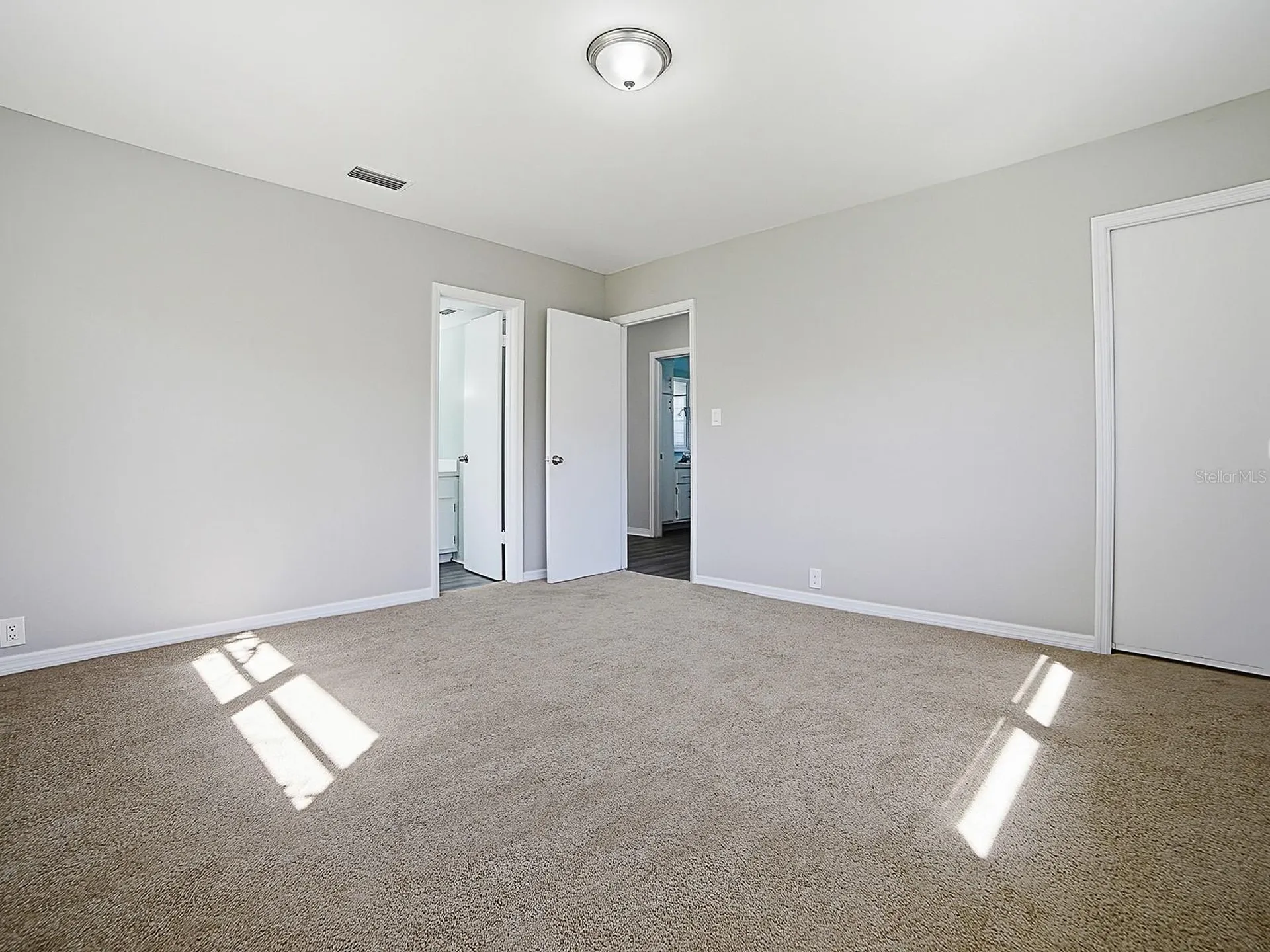 5 Oak Street Yalaha FL 34797