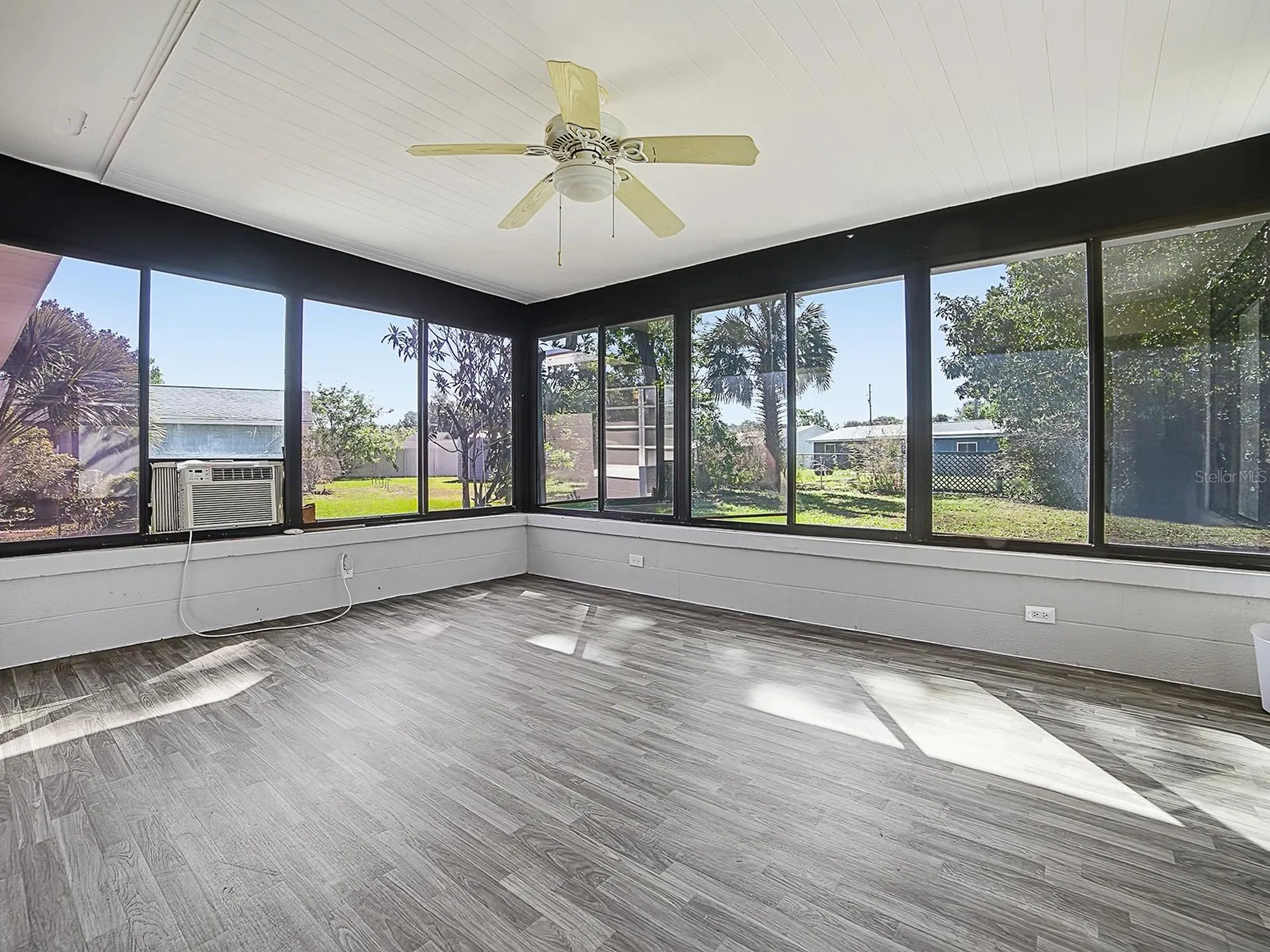 5 Oak Street Yalaha FL 34797