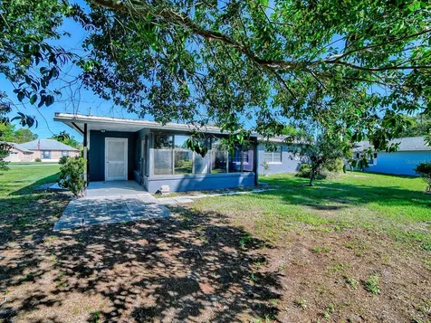 5 Oak Street Yalaha FL 34797