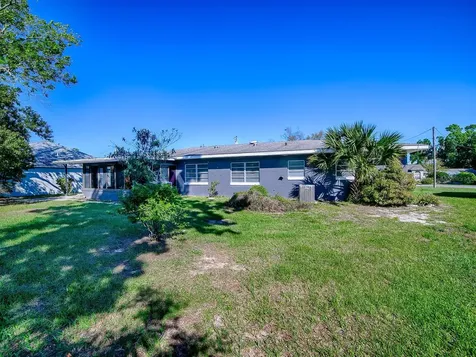 5 Oak Street Yalaha FL 34797