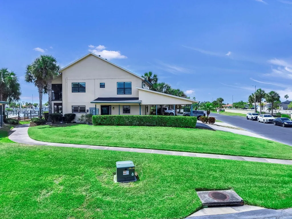 626 Yardarm Drive Apollo Beach FL 33572