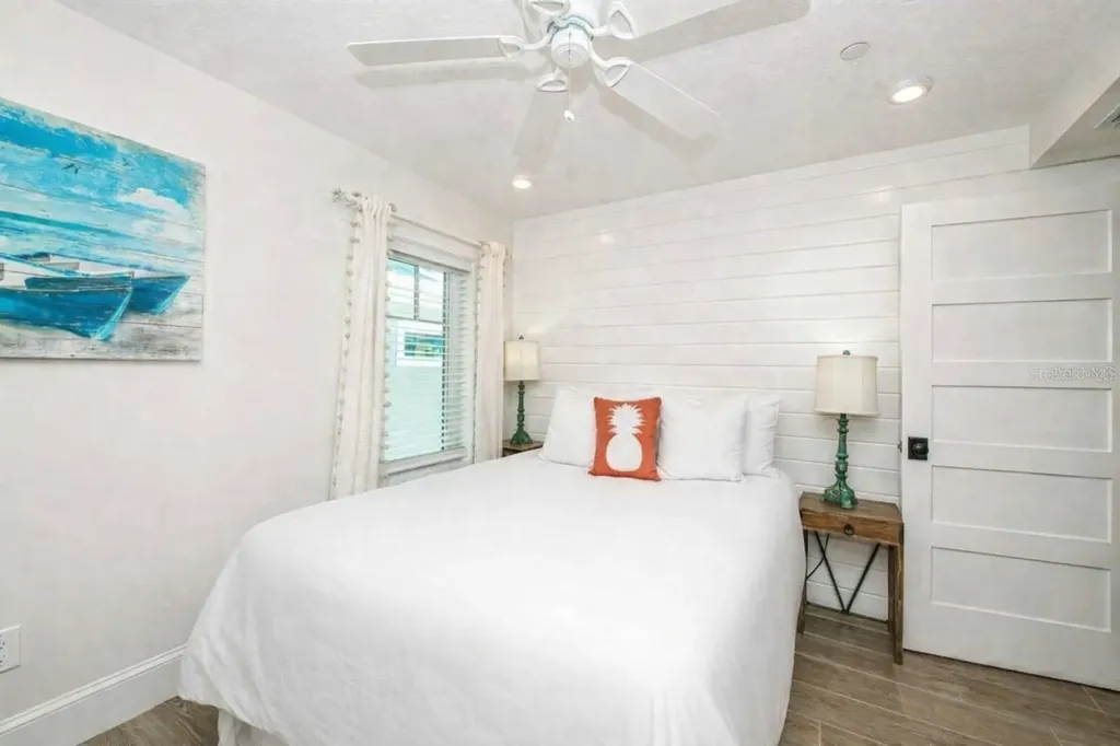332 Avenida De Mayo Sarasota FL 34242
