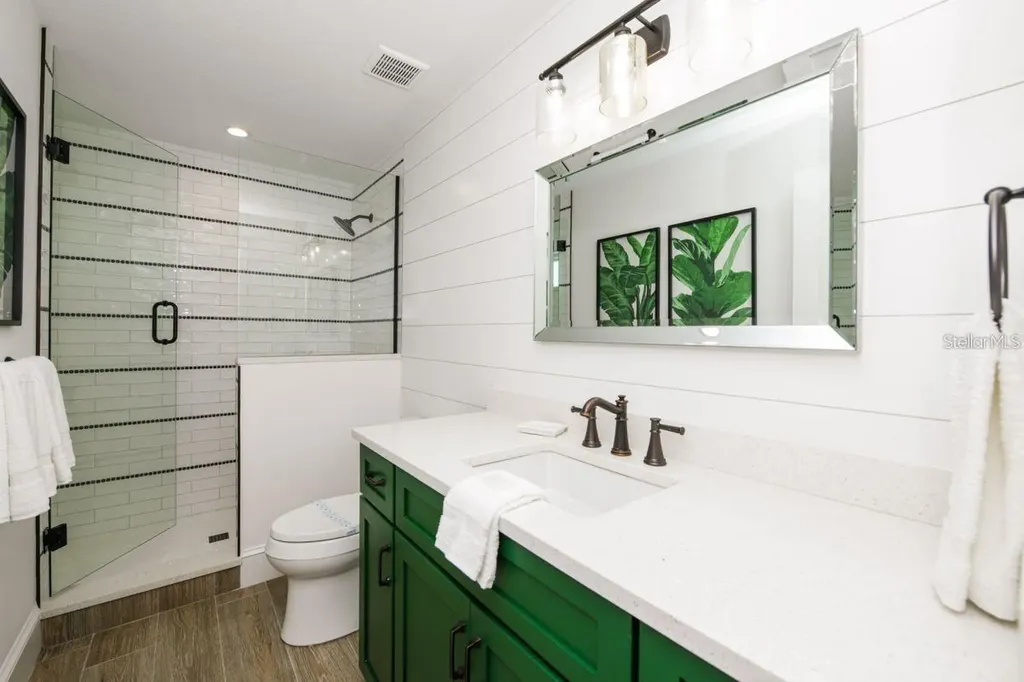 332 Avenida De Mayo Sarasota FL 34242