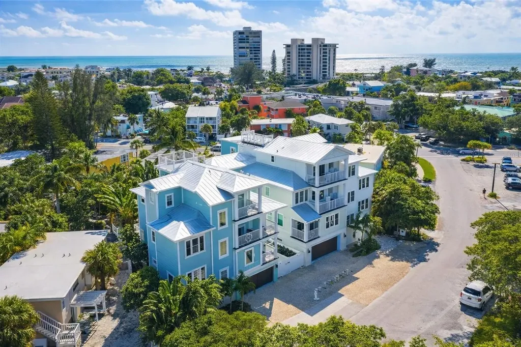 332 Avenida De Mayo Sarasota FL 34242