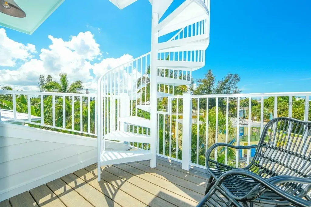 332 Avenida De Mayo Sarasota FL 34242