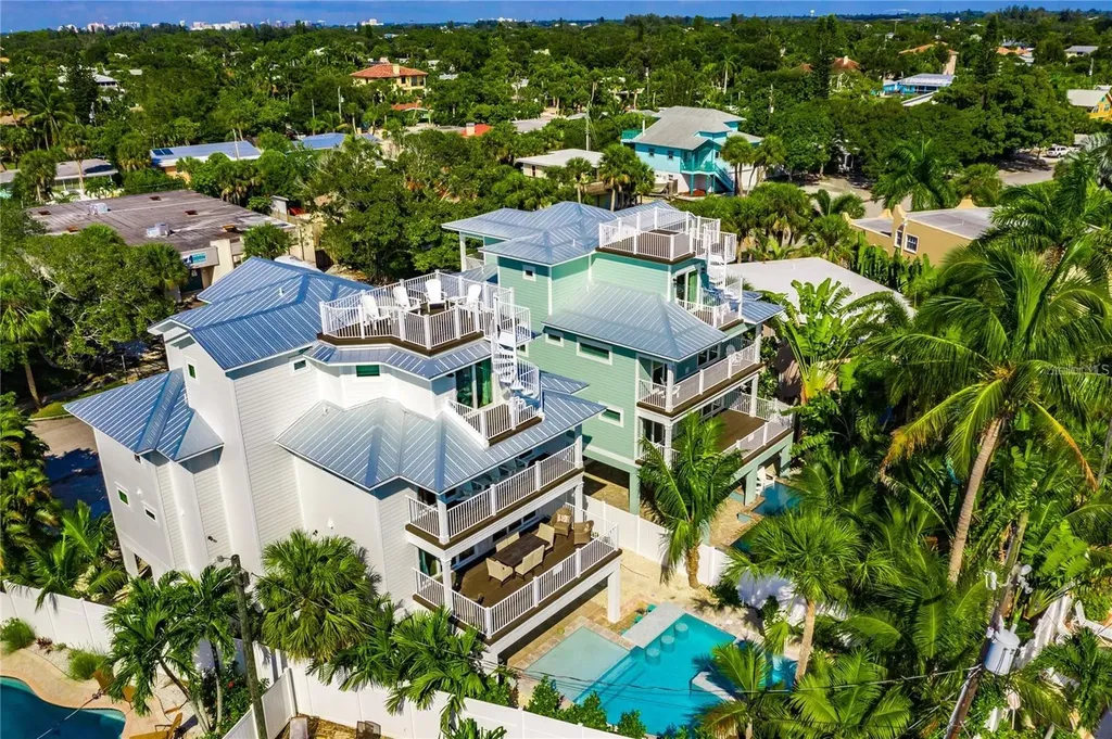 332 Avenida De Mayo Sarasota FL 34242