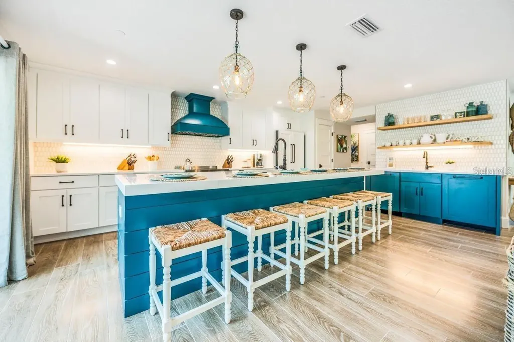 332 Avenida De Mayo Sarasota FL 34242