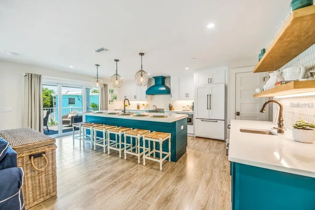 332 Avenida De Mayo Sarasota FL 34242