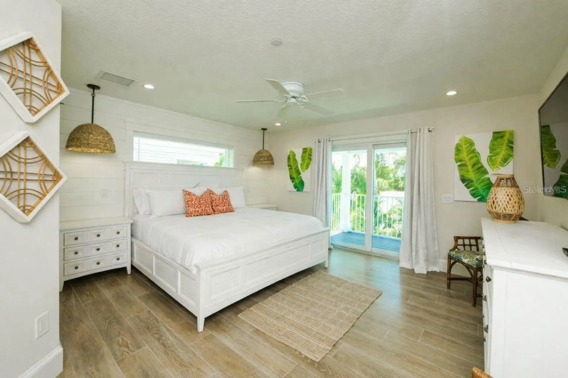 332 Avenida De Mayo Sarasota FL 34242