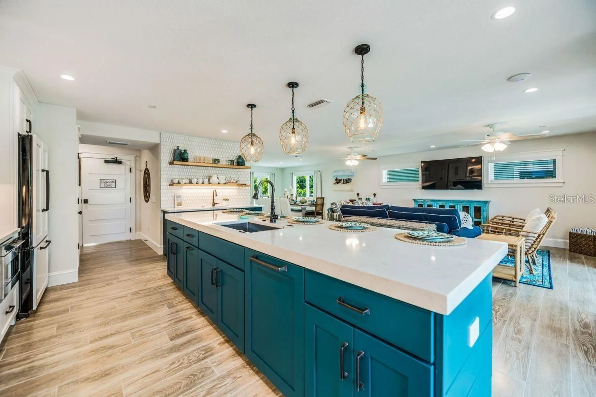 332 Avenida De Mayo Sarasota FL 34242