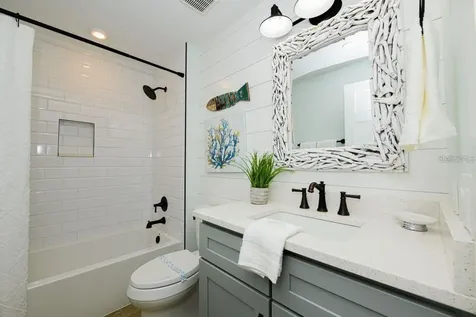 332 Avenida De Mayo Sarasota FL 34242