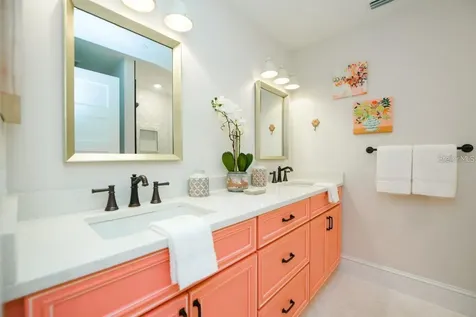 332 Avenida De Mayo Sarasota FL 34242