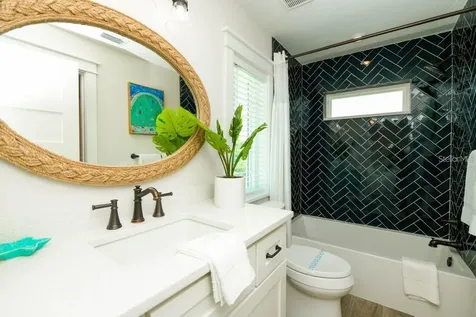 332 Avenida De Mayo Sarasota FL 34242