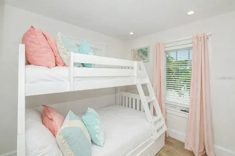 332 Avenida De Mayo Sarasota FL 34242