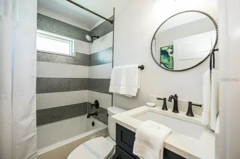 332 Avenida De Mayo Sarasota FL 34242