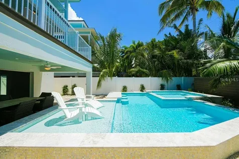 332 Avenida De Mayo Sarasota FL 34242