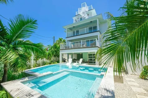 332 Avenida De Mayo Sarasota FL 34242