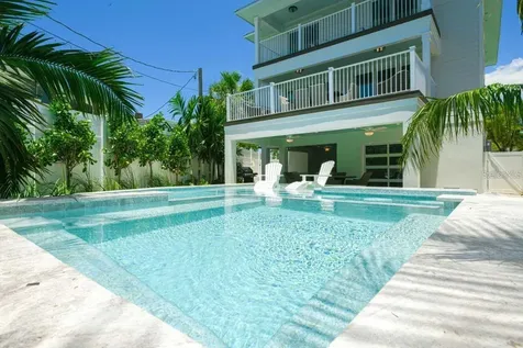 332 Avenida De Mayo Sarasota FL 34242