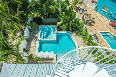 332 Avenida De Mayo Sarasota FL 34242