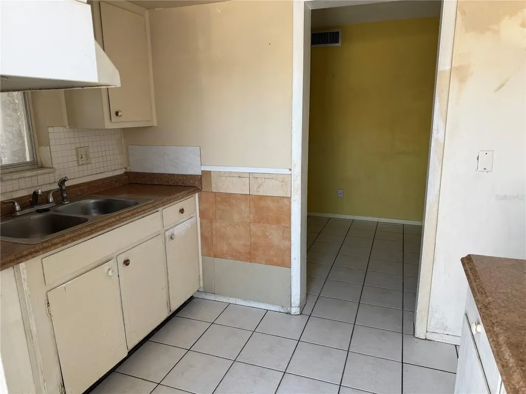 1221 Drew Street Clearwater FL 33755