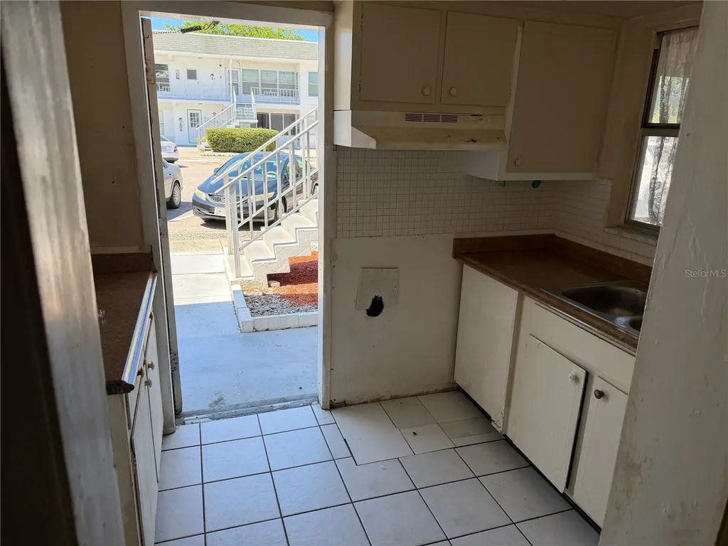 1221 Drew Street Clearwater FL 33755