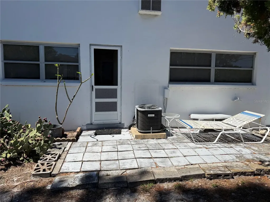 1221 Drew Street Clearwater FL 33755